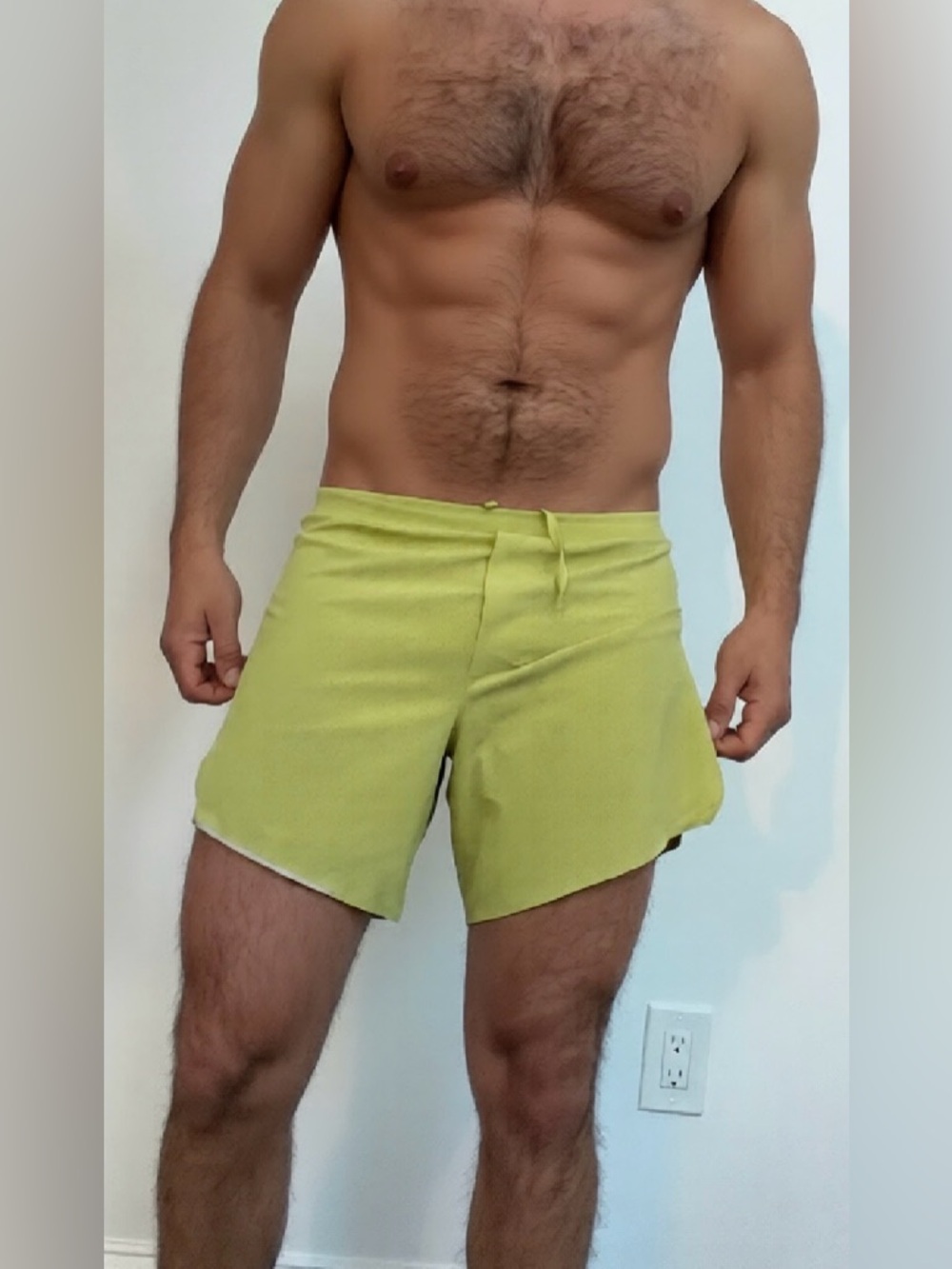 lululemon athletica Men's Lime Green Athletic Shorts. Fast and Free

No liner.
